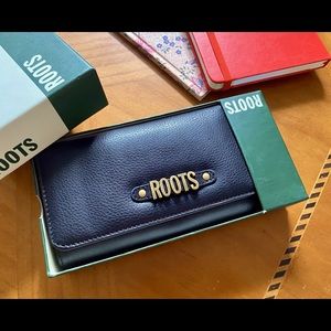 BNIB Roots Leather Wallet